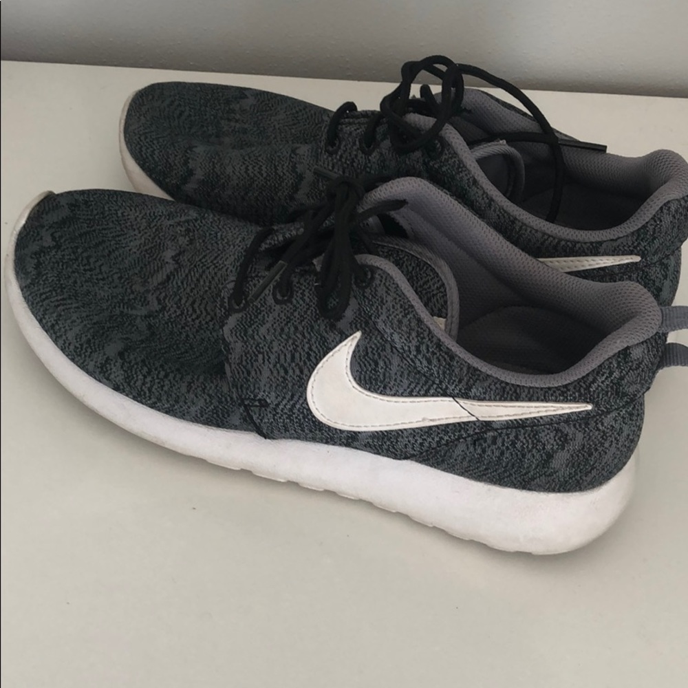 Nike Roche - Picture 3 of 3